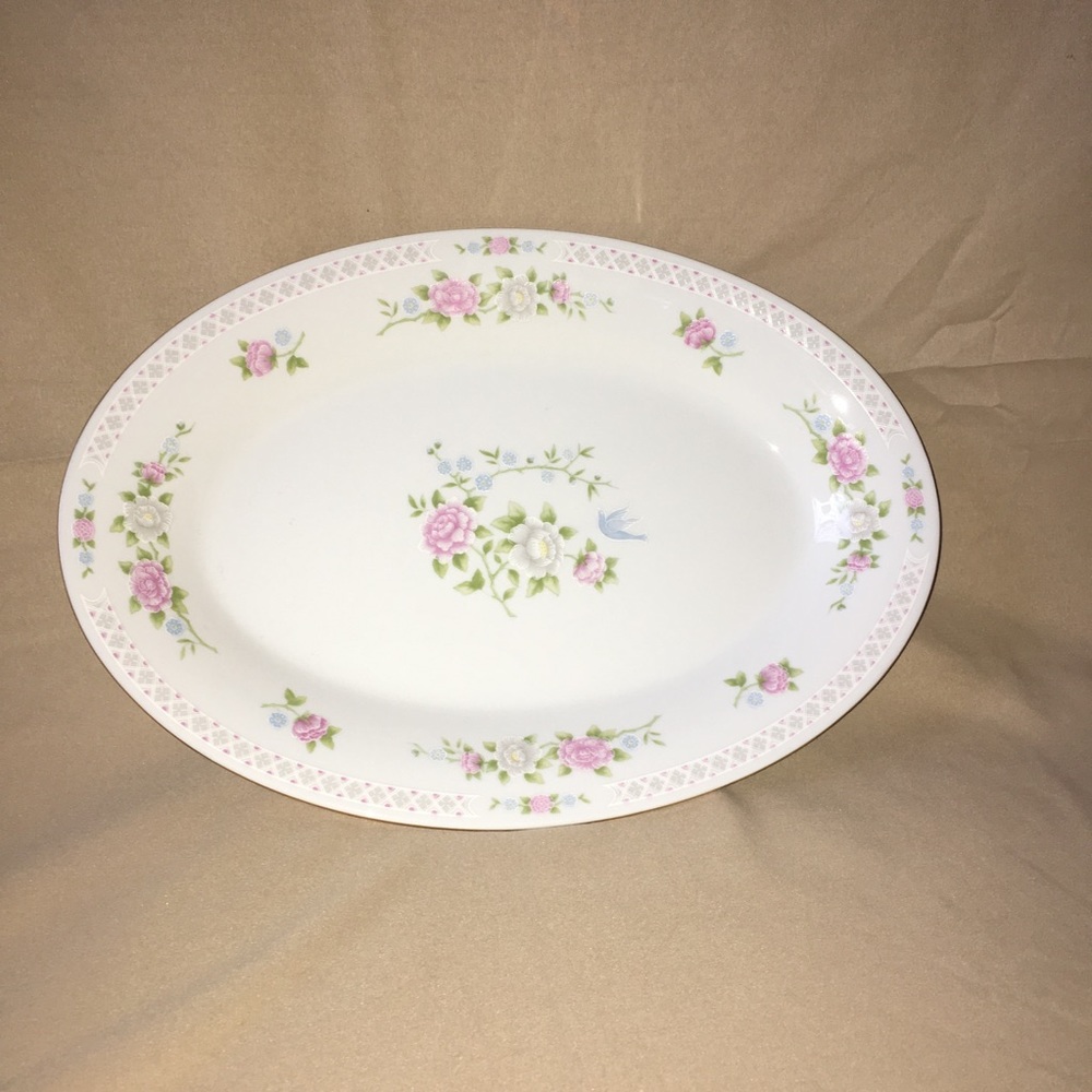 “Bird of Paradise” by Crown Ming Fine China